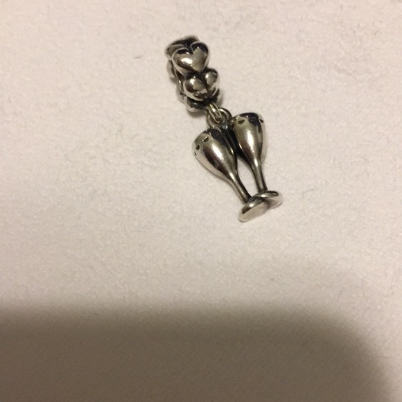 Pandora champagne flutes and hearts charm - Picture 3 of 3